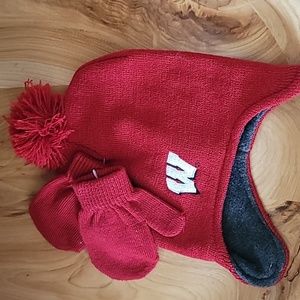 New Hat and mittens for infant Wisconsin Badgers